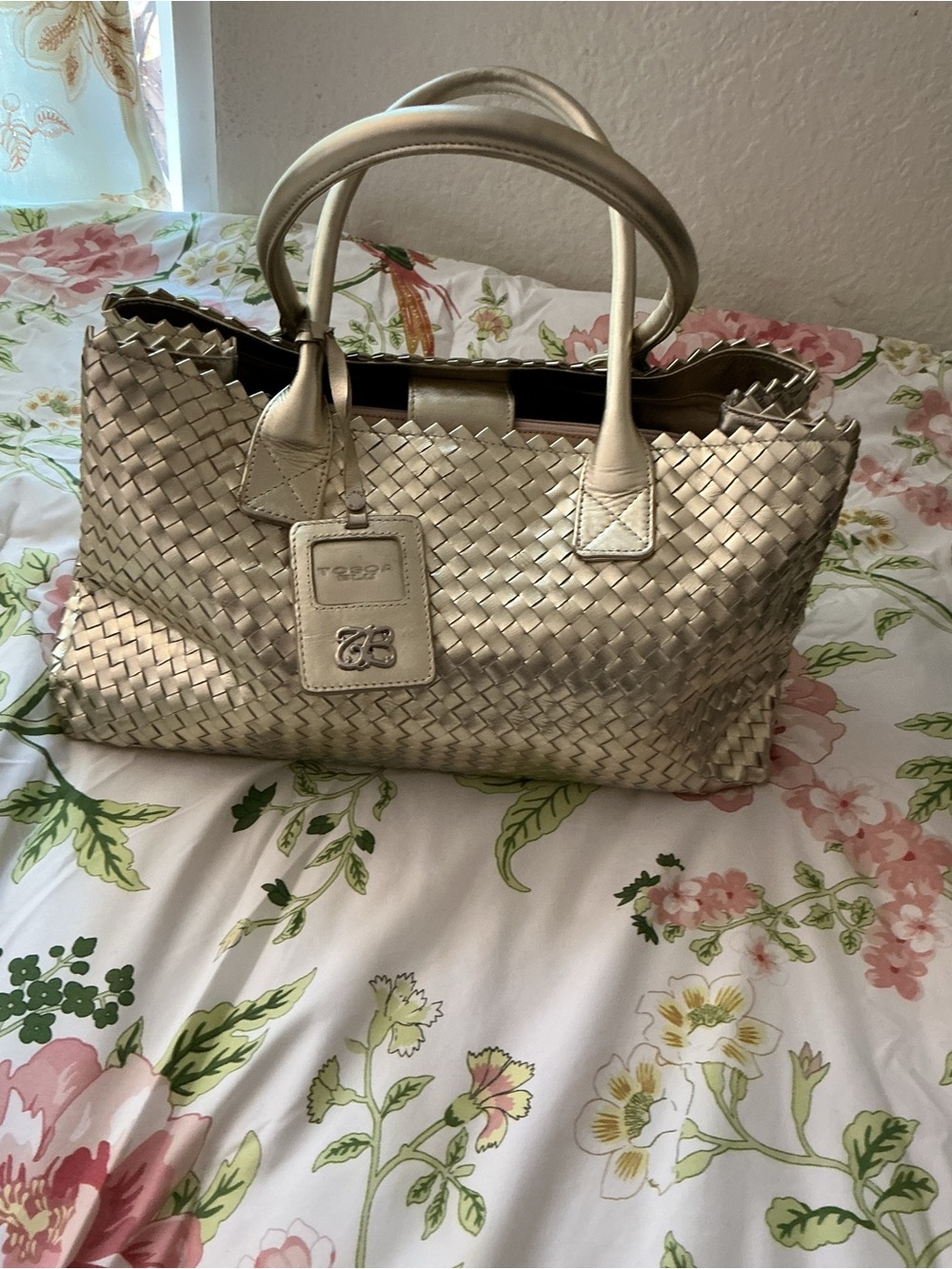 TOSCA BLU Metallic Woven Tote in Gold